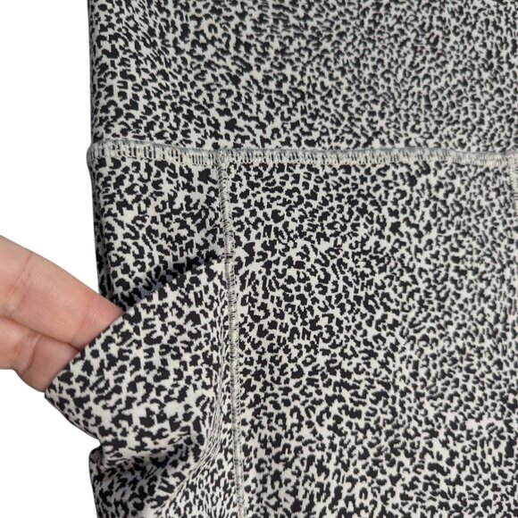 Athleta Leggings Womens Small Black White Salutation Stash Pocket Textured - Picture 2 of 4
